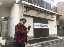 昔暮らしていたアパートを訪れるカンニング竹山。(c)テレビ東京