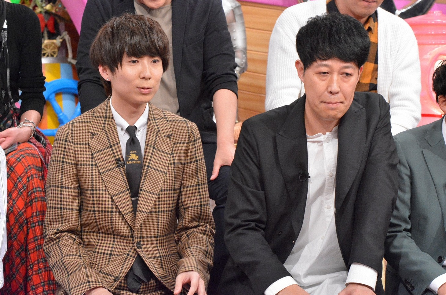 左から川谷絵音、小籔千豊。