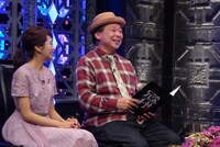 左から曽田茉莉江、鈴木おさむ。(c)BSフジ