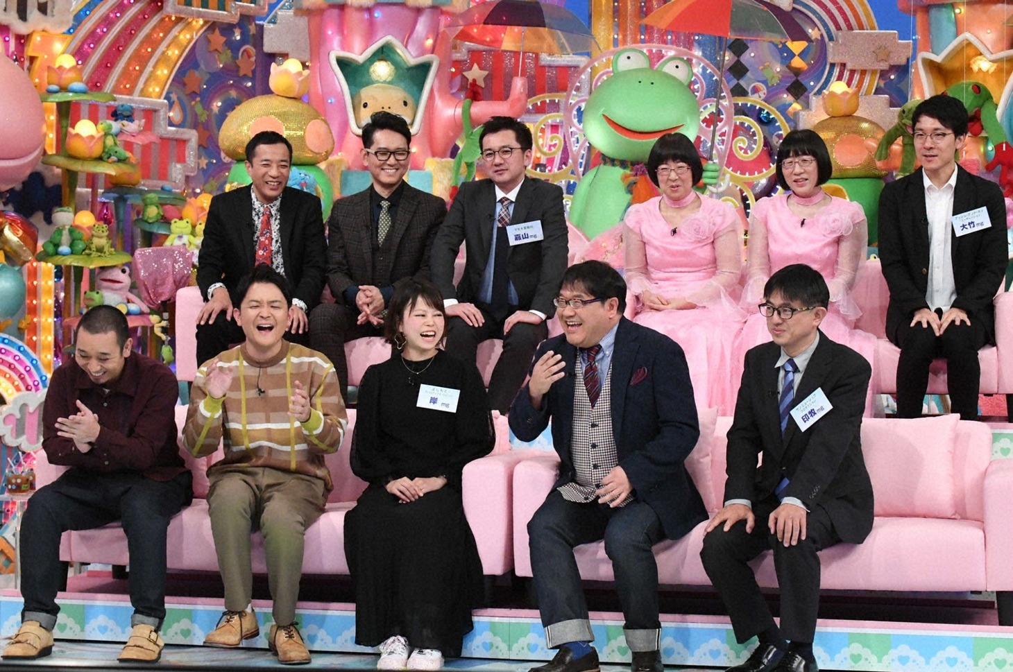 「アメトーーク！」の「マネージャーと二人三脚芸人」に出演する芸人とマネージャーたち。(c)テレビ朝日