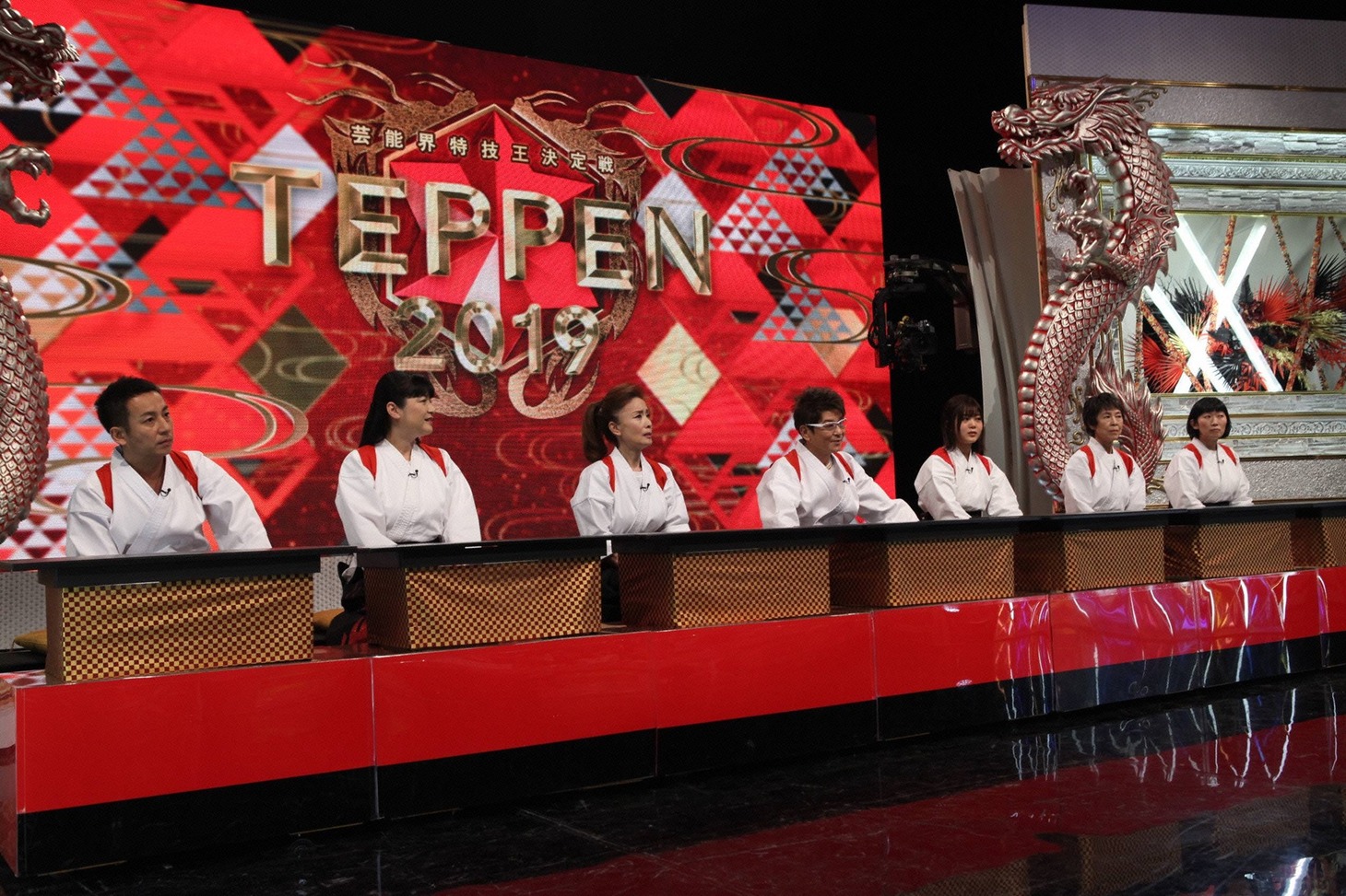 書道対決の出場者たち。(c)フジテレビ