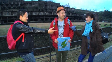 新潟県佐渡島を旅するダイアンとかたせ梨乃（右）。(c)ABC