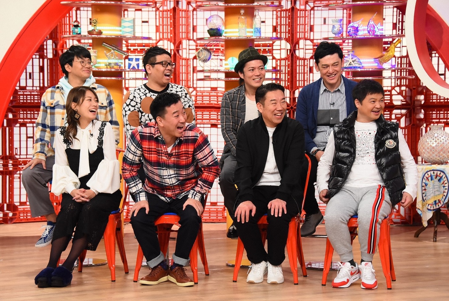 スタジオの芸人リポーターたち。(c)関西テレビ