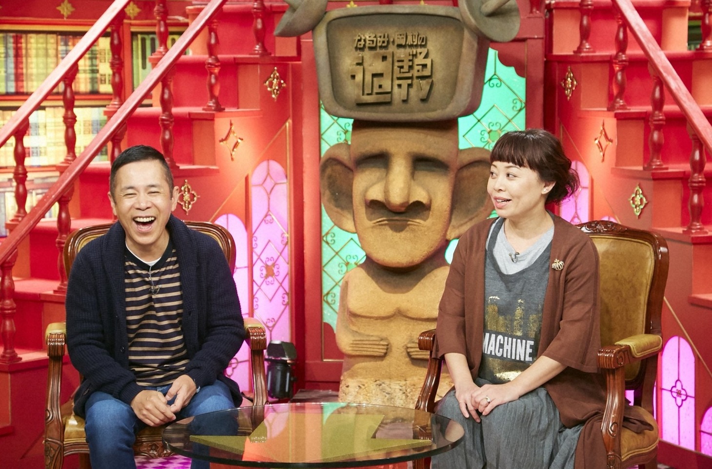 （左から）ナインティナイン岡村、なるみ。(c)ABC