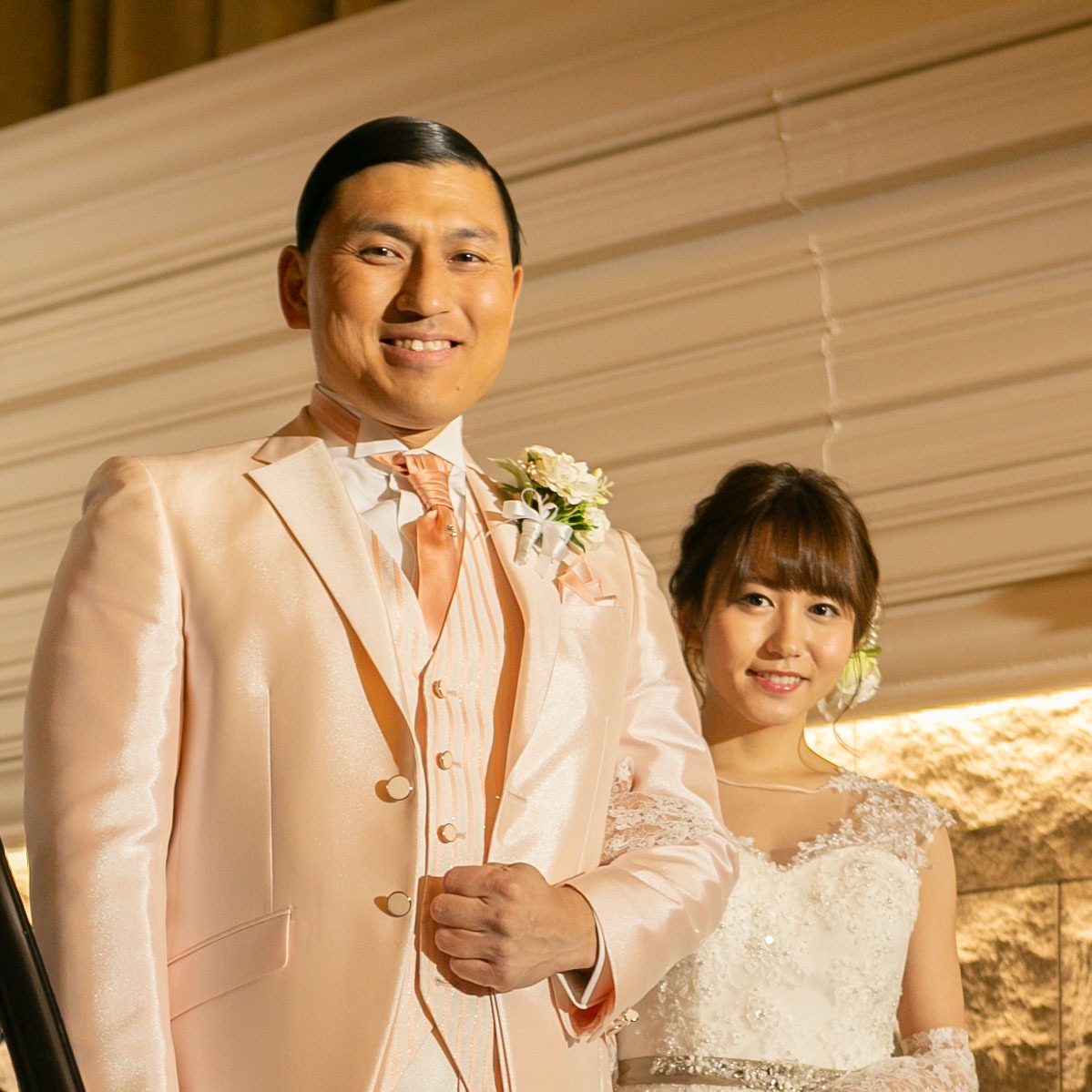 カップル役を演じるオードリー春日（左）、大場美奈（右）。