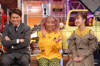 左からヒロミ、青山テルマ、藤田ニコル。(c)日本テレビ