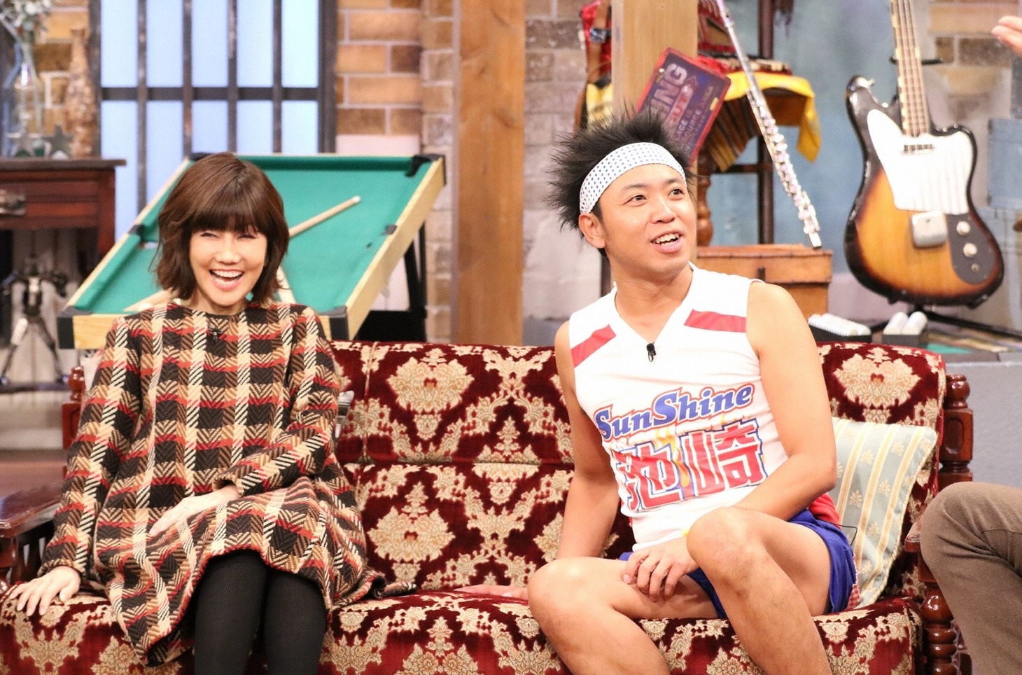 （左から）松本伊代、サンシャイン池崎。(c)関西テレビ