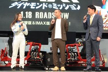 左から小山美姫、千鳥。