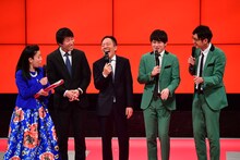 トット（右から2人）。