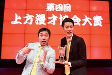 特別賞を受賞した霜降り明星。