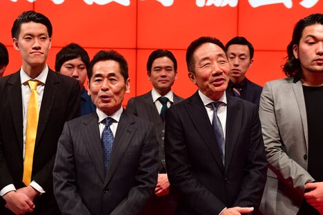 「第四回上方漫才協会大賞」後の囲み取材の様子。