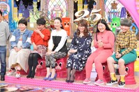 左から森三中・大島、友近、クワバタオハラ小原、相席スタート・ケイ、ガンバレルーヤ。(c)読売テレビ