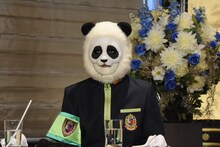 顔を隠した千鳥ノブ。(c)日本テレビ