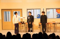 「名門！モウカリマッカー学園～西梅田校新聞部～」のワンシーン。(c)テレビ大阪