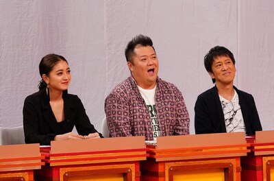 「村上マヨネーズのツッコませて頂きます！」で芸人たちの恋愛ネタを審査するブラックマヨネーズと池田美優（左）。(c)関西テレビ