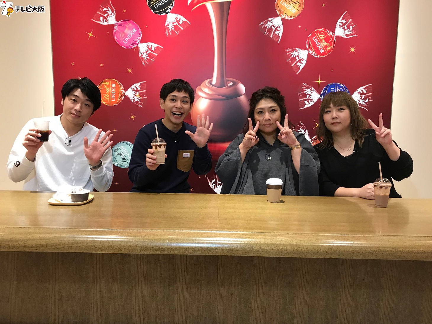 左からさや香、海原やすよ ともこ。(c)テレビ大阪