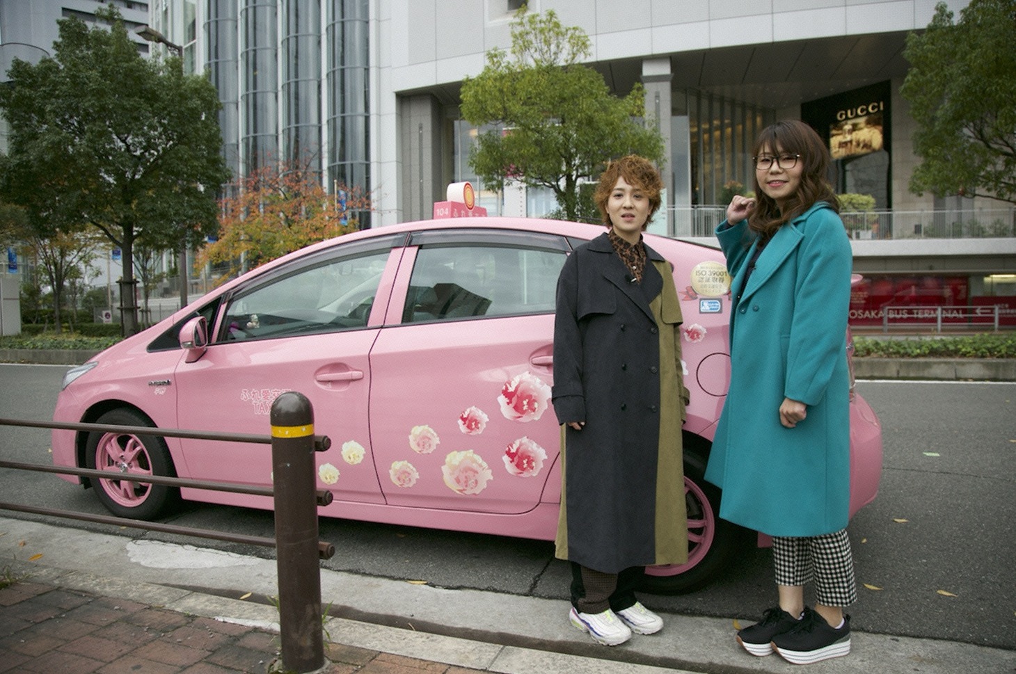 左から尼神インター渚、相席スタート・ケイ。(c)読売テレビ