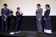 「めんたいぴりり」の公開初日舞台挨拶の様子。