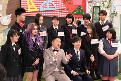 会見の様子。(c)関西テレビ