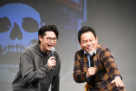 来場者の中に大阪近鉄バファローズの帽子を被っている人を見つけたダイアン津田(右)。