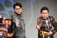 「ゴイゴイスー」のポーズ。