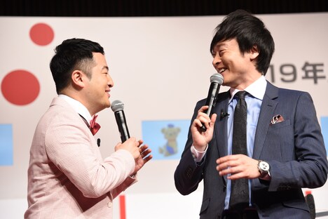 「2019年用年賀 お年玉くじ抽せん会」に出演した和牛。