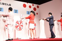 「2019年用年賀 お年玉くじ抽せん会」の様子。