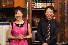 （左から）高橋真麻、有吉弘行。(c)関西テレビ