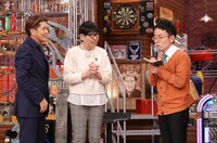 左からヒロミ、和田アキ子、女と男・市川。(c)日本テレビ