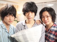 左から眞嶋秀斗、黒羽麻璃央、鳥越裕貴。