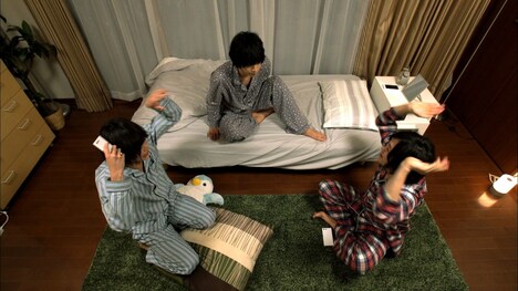 「寝ないの？小山内三兄弟」のワンシーン。