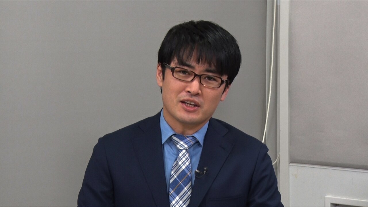 「アナ行き！」の新企画「スターアナウンサー育成プロジェクト」でMCの「社外アナウンス部室長」を務める劇団ひとり。(c)テレビ朝日