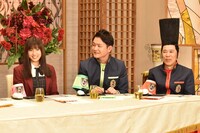 左から土屋太鳳、千鳥ノブ、ナインティナイン岡村。(c)日本テレビ
