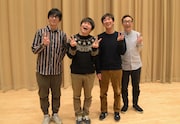 バカリズム(左から2人目)は東京03とコント「アイツだけ笑ってない」を披露する。