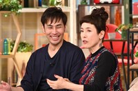 左から袴田吉彦、久本雅美。(c)日本テレビ