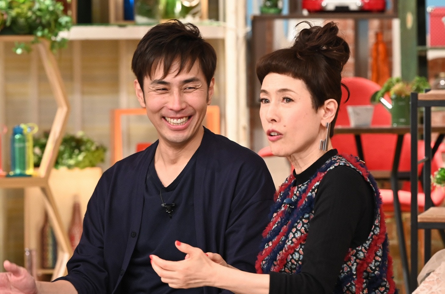 左から袴田吉彦、久本雅美。(c)日本テレビ