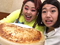 左から渡辺直美、横澤夏子。(c)日本テレビ