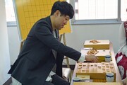 「小籔千豊の将棋道場小破り」のワンシーン。