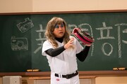 「モウカリマッカー学園」に現れた女キャッチャー。(c)テレビ大阪