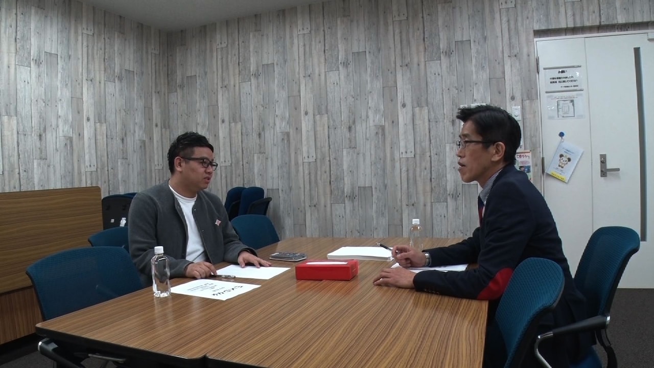 「EXD44」で社会派漫才を披露するためコンビを組む（左から）ミキ昴生、岸博幸。(c)テレビ朝日