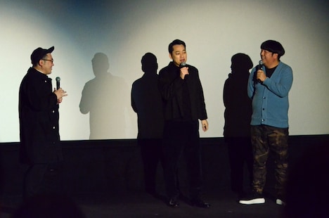 左からオークラ、バナナマン。