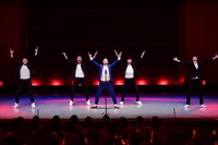 なんばグランド花月での単独ライブ「TRANSITION」の様子。