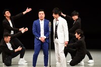 なんばグランド花月での単独ライブ「TRANSITION」の様子。