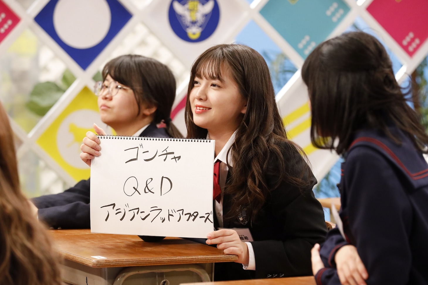 「和牛のギュウギュウ学園」の生徒たち。(c)関西テレビ