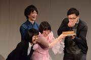 阿佐ヶ谷姉妹・美穂が作ったゼリーを試食するアルコ＆ピース平子。