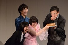 阿佐ヶ谷姉妹・美穂が作ったゼリーを試食するアルコ＆ピース平子。