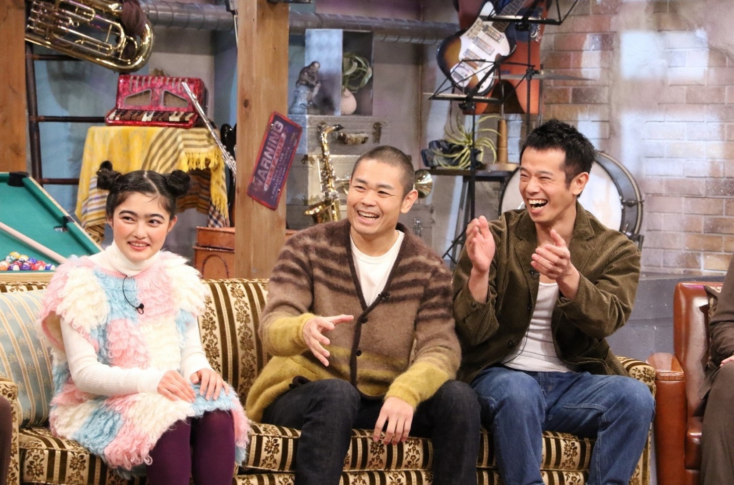 （左から）井上咲楽、品川庄司。(c)関西テレビ