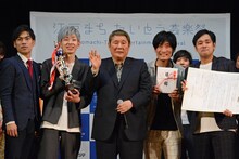 左からモンローズ、ビートたけし、マッハスピード豪速球。