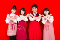 左から久間田琳加、浜辺美波、NON STYLE井上、山田杏奈。