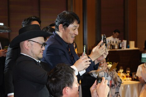 「ピエール瀧のしょんないTV」のワンシーン。(c)静岡朝日テレビ